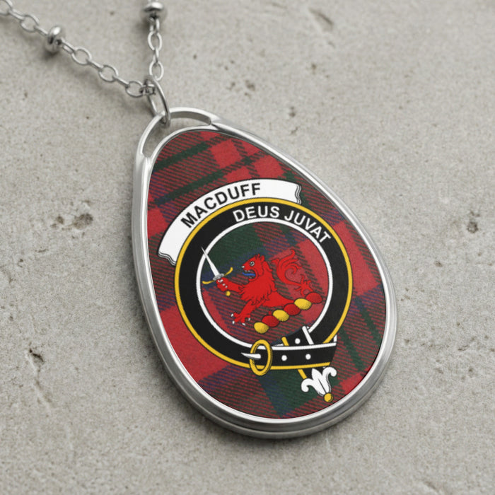 Macduff clan Scottish tartan necklace with clan crest and Deus Juvat motto on tartan background