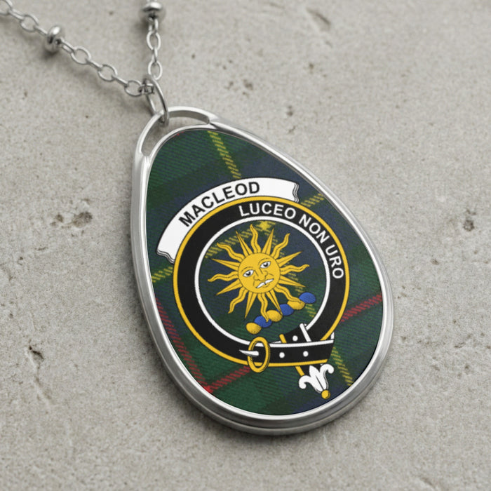 MacLeod of Lewis clan Scottish tartan necklace with clan crest and Luceo Non Uro motto on tartan background