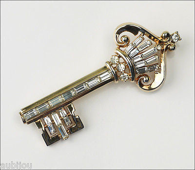 Vintage Crown Trifari Figural Clear Rhinestone Goldtone Key Brooch Pin Jewelry 1950's