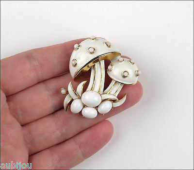 Vintage Crown Trifari Figural White Enamel Cabochon Mushroom Brooch Pin 1960's