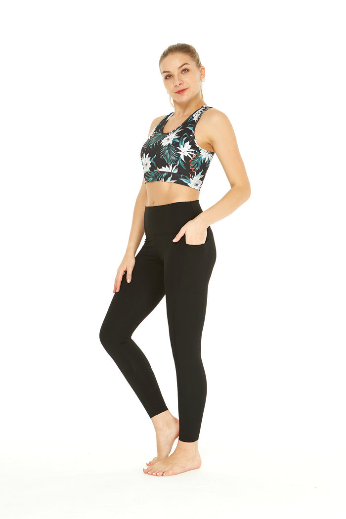Women Athletic Set in Wispy Cereus Black