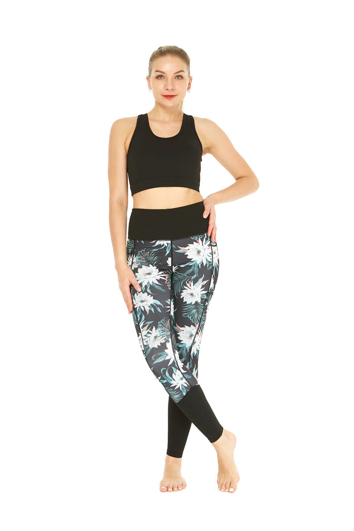 Women Athletic Set in Wispy Cereus Black